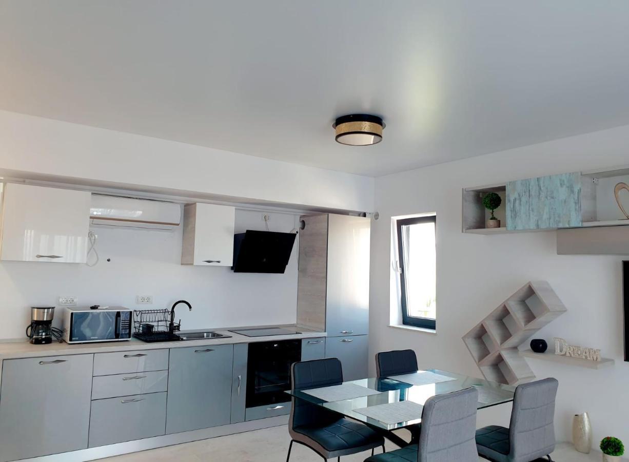 Seafront Papaya Apartment Năvodari Екстериор снимка